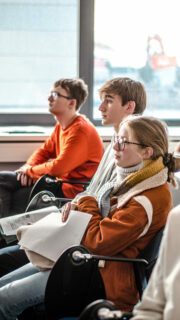 Teilnehmende des UnistemDays hören den Vorträgen zu